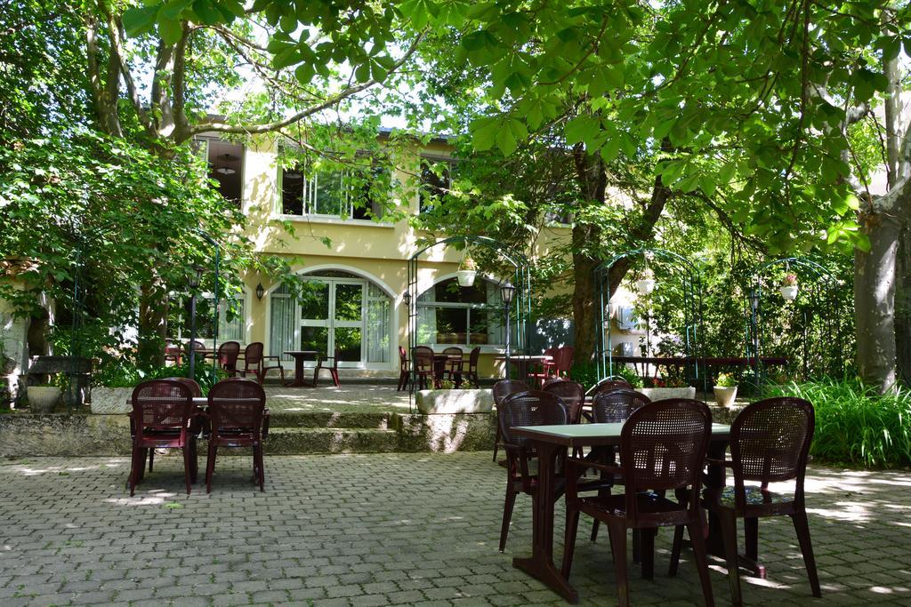 Logis Hotel Le Ceans Orpierre Buitenkant foto